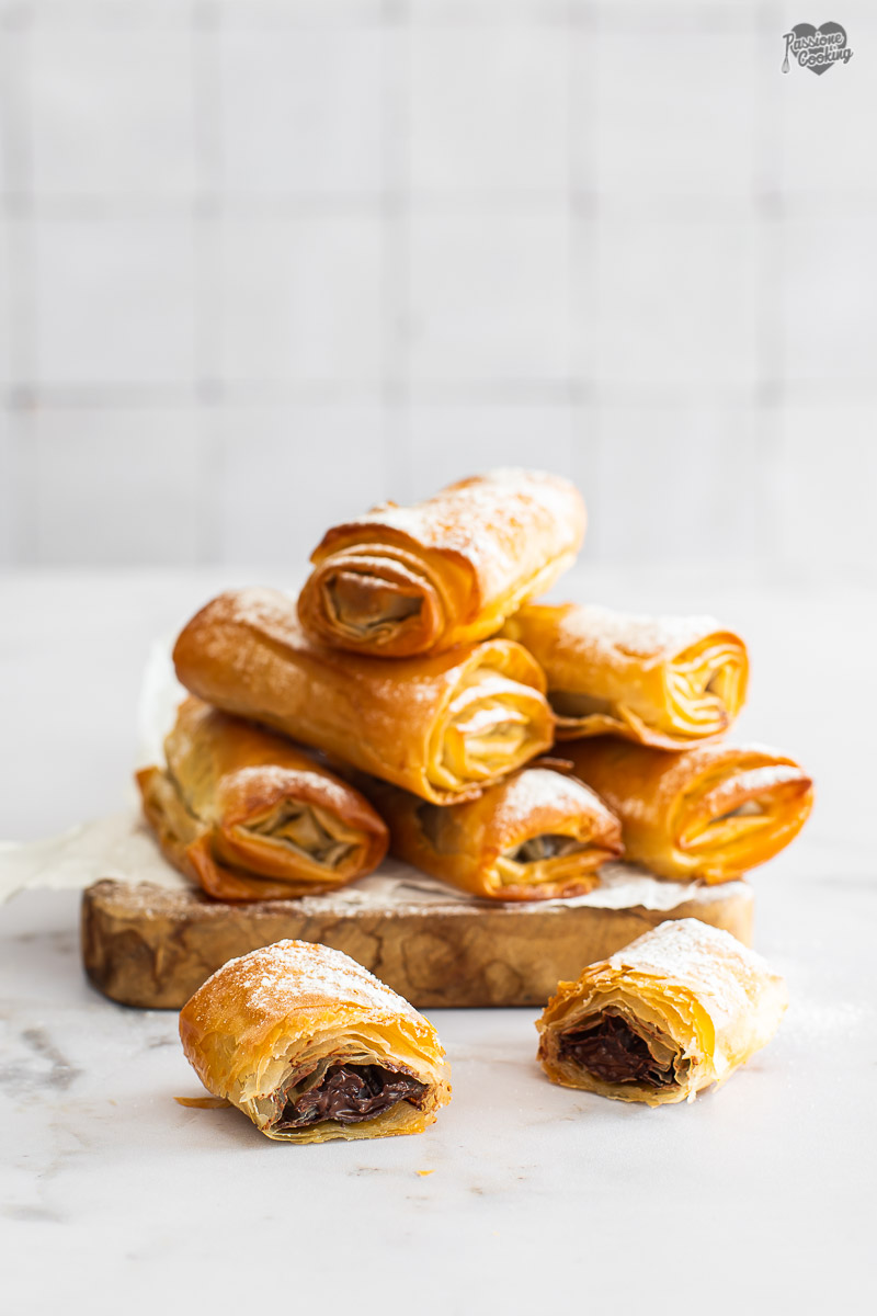 Involtini di pasta fillo al cioccolato
