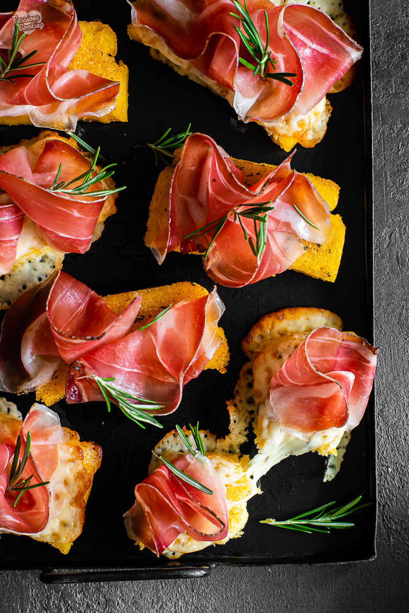 Crostini di polenta con Speck Alto Adige IGP