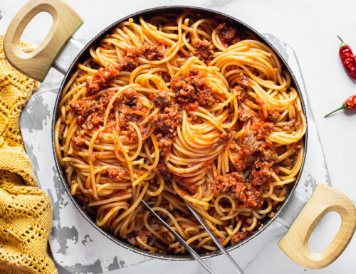 Spaghetti con salsiccia e pomodoro