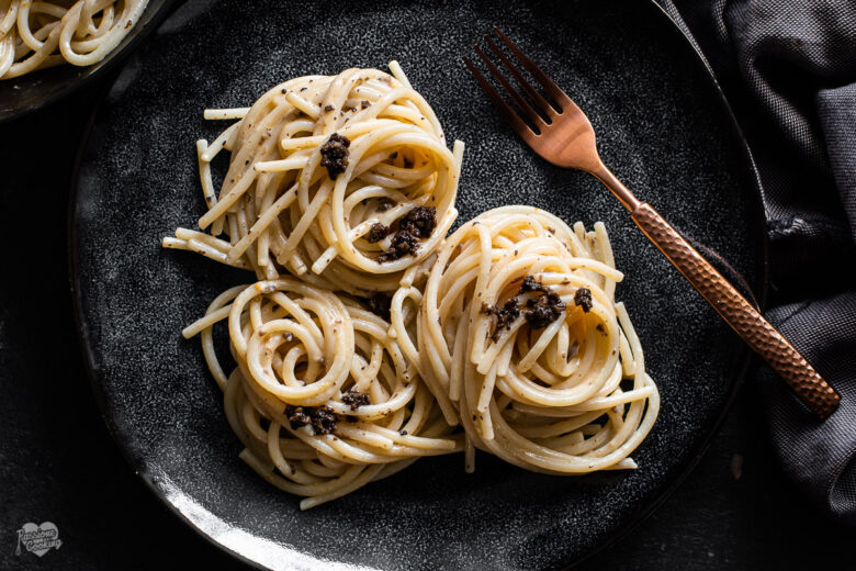 Spaghetti con crema di parmigiano al tartufo