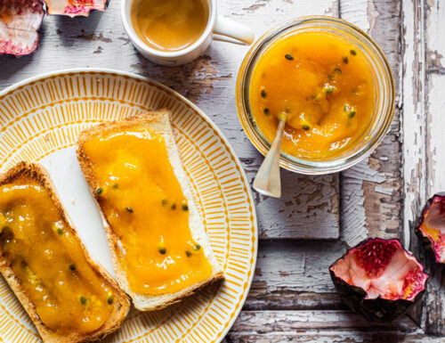 Confettura di mango e frutto della passione