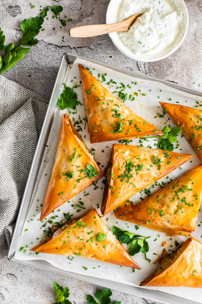 Triangoli di pasta fillo ripieni