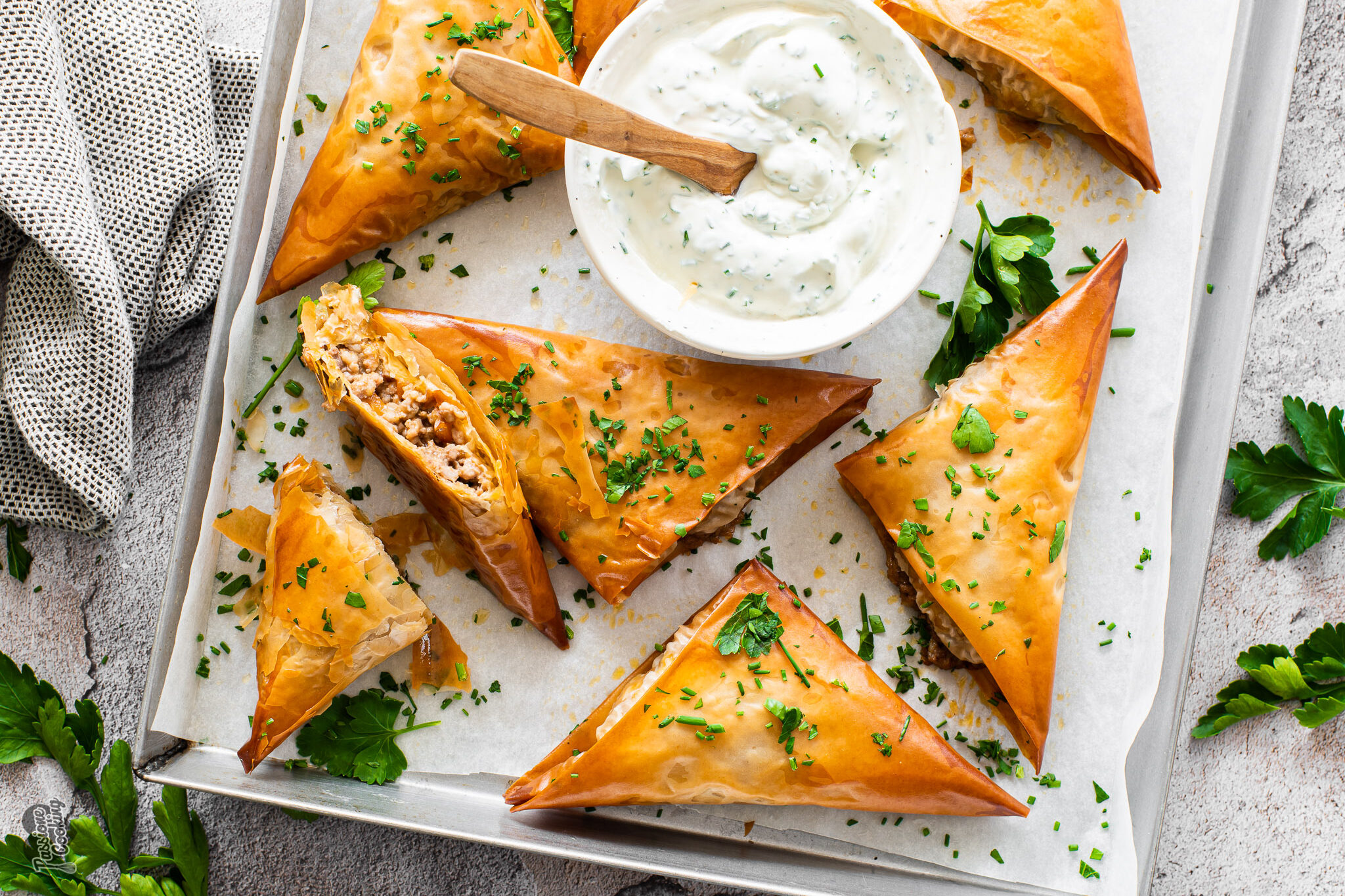 Triangoli di pasta fillo ripieni