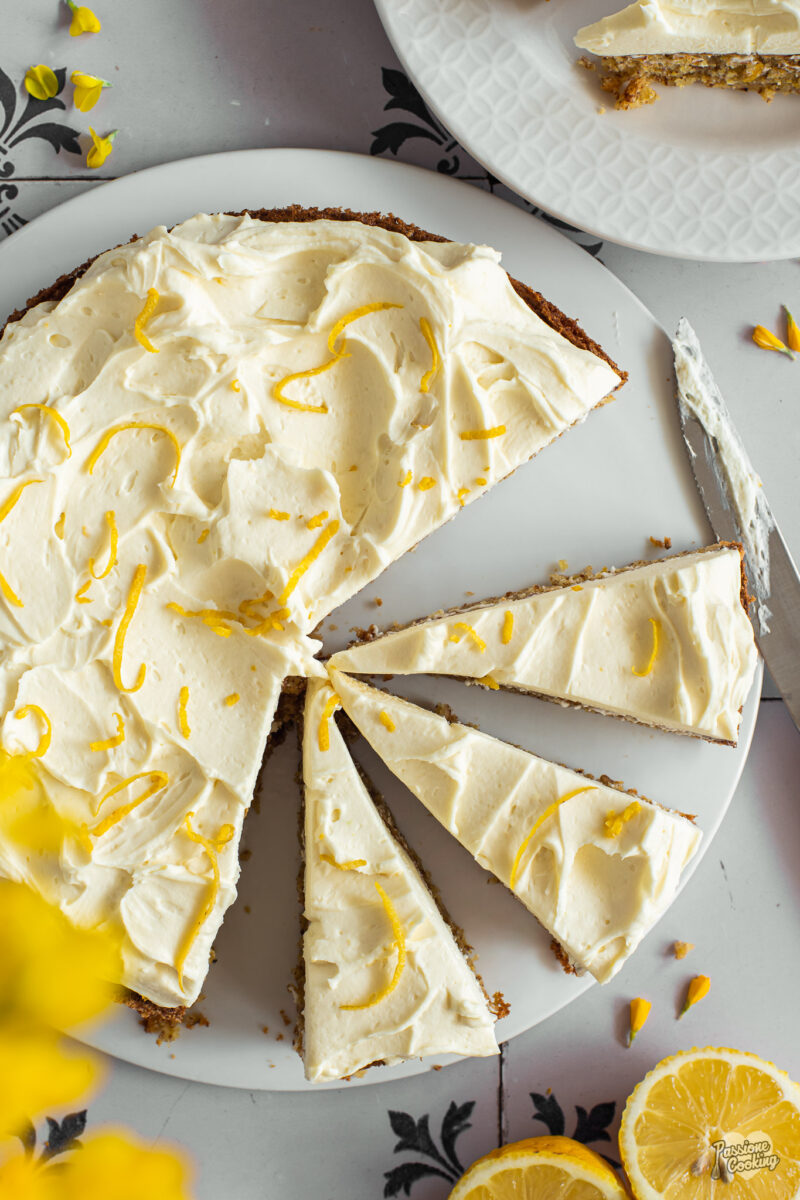 Torta di mandorle con crema al mascarpone