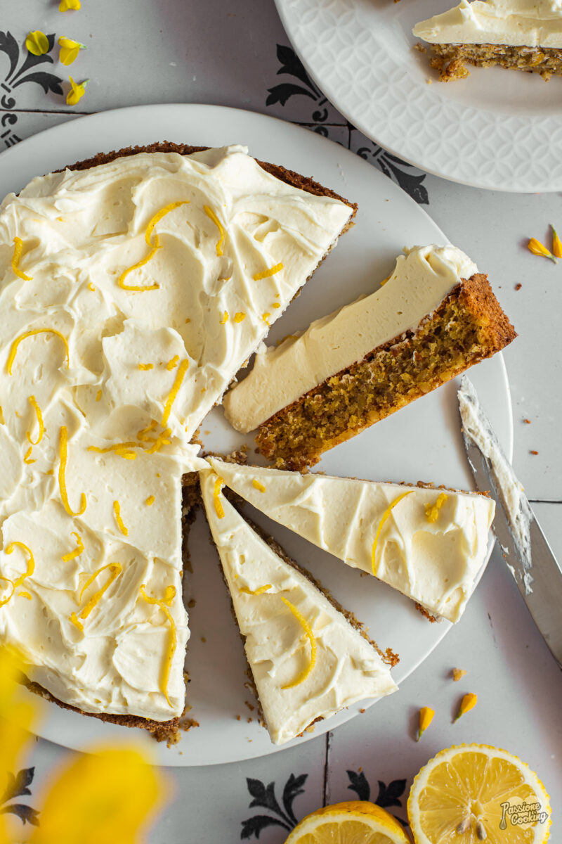 Torta di mandorle con crema al mascarpone