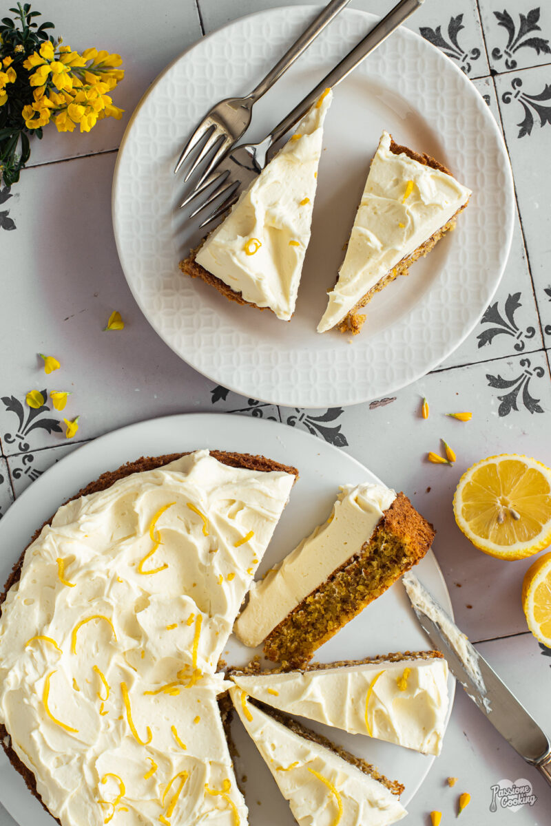 Torta di mandorle con crema al mascarpone