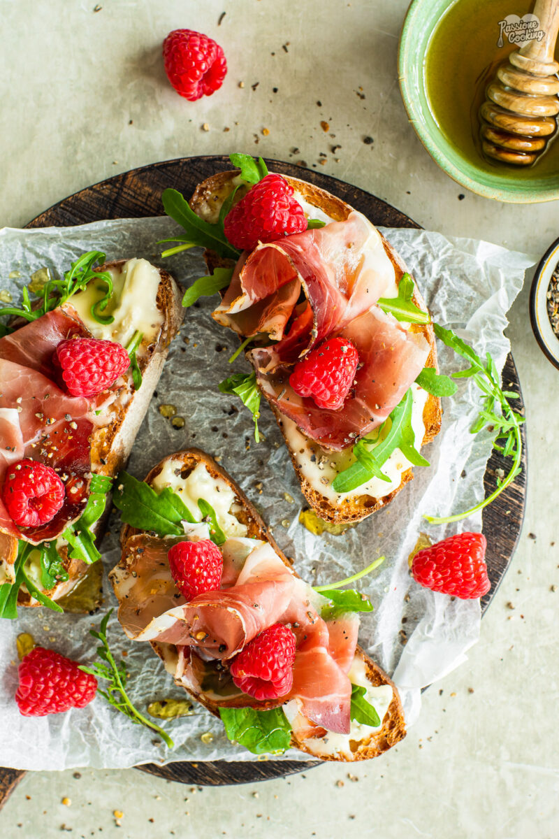 Crostini con gorgonzola e Speck Alto Adige IGP