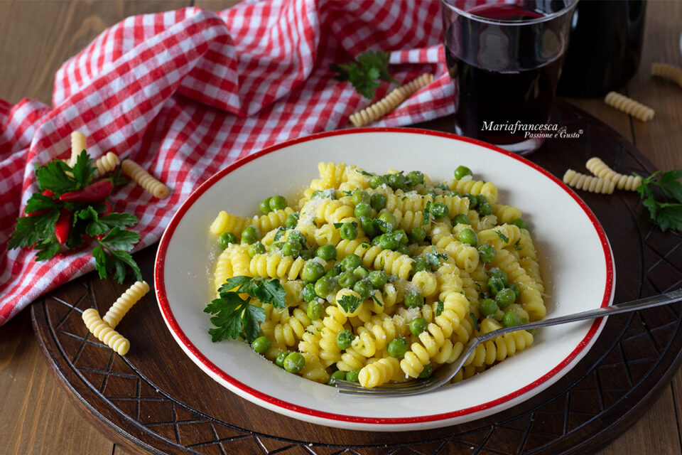 pasta con piselli e zafferano cucina veloce Mariafrancesca