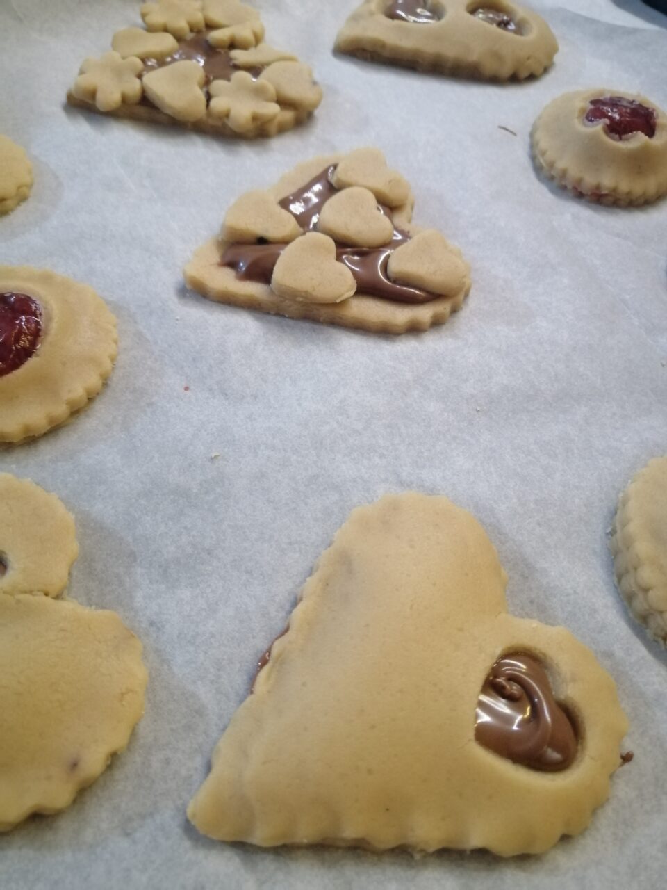 I Biscotti di pasta frolla senza uova sono dei biscottini molto friabili e gustosi!
Questa pasta frolla senza uova è una rivisitazione della ricetta classica e si prepara con semplicità, senza nulla da invidiare al gusto tradizionale. 