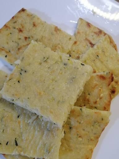 Se siete  stanchi di ricette lunghe e complicate, fermatevi un attimo. 

Voglio condividere con voi la mia Schiacciata Veloce Patate e Zucchine, una ricetta geniale