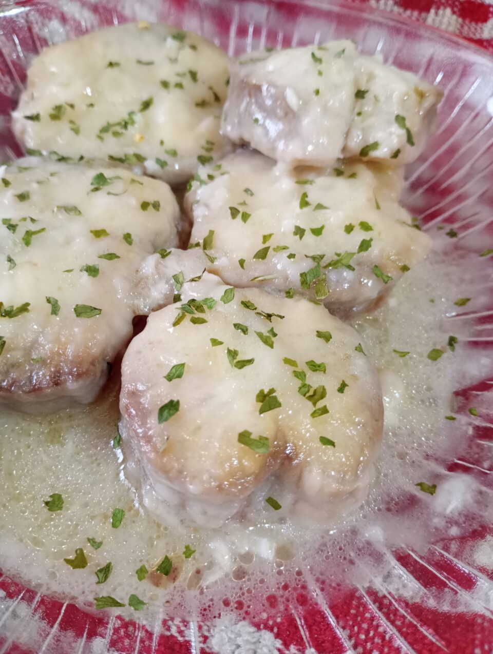 Pesce Spinarolo con Crema al Limone: Leggero e Semplice.

Oggi prepariamo lo spinarolo con la mia fantastica crema al limone, cotto direttamente in padella.