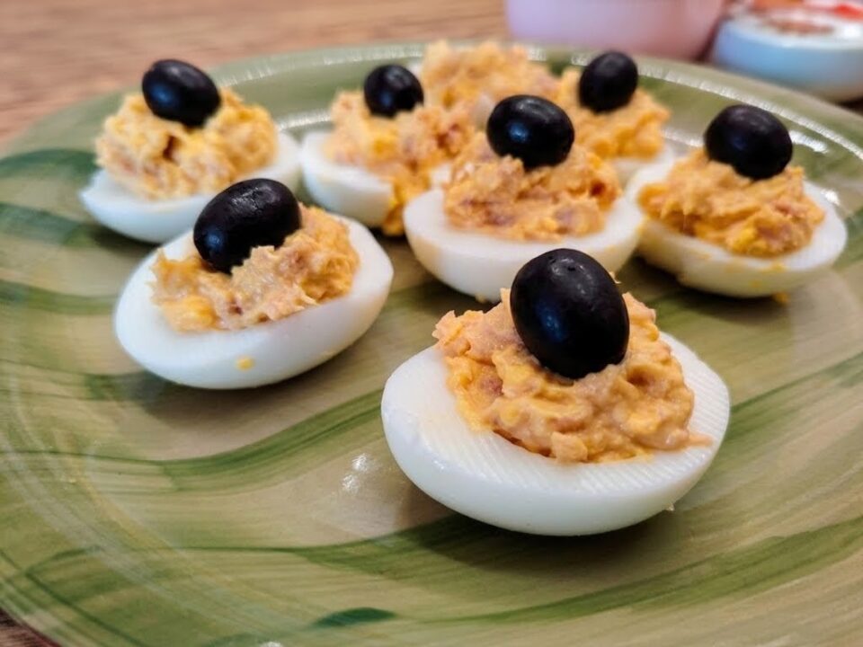 Uova sode ripiene: un antipasto sfiziosissimo.