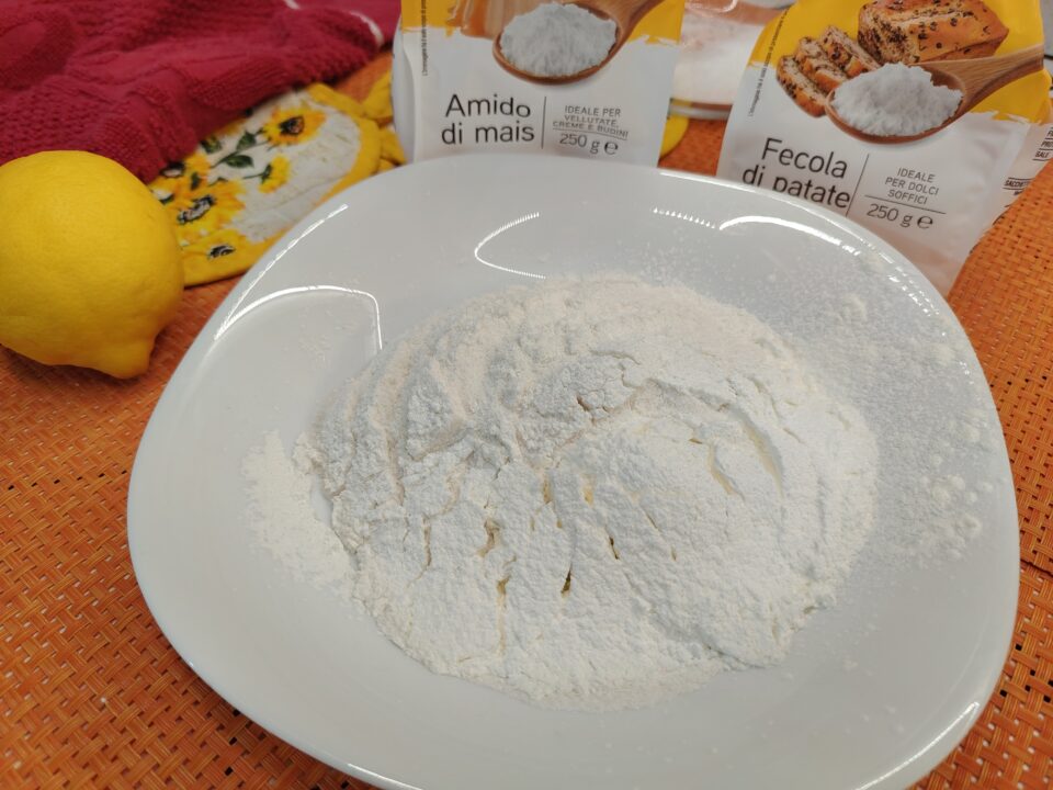 Bentornati alla rubrica lo sapevi che oggi parliamo di: fecola amido mais differenze usi. Tante informazioni per la buona riuscita dei dolci.