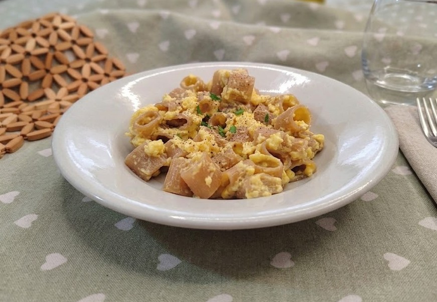 Pasta strapazzata in 10 minuti. Un super piatto: facile, veloce e di una bontà incredibile.