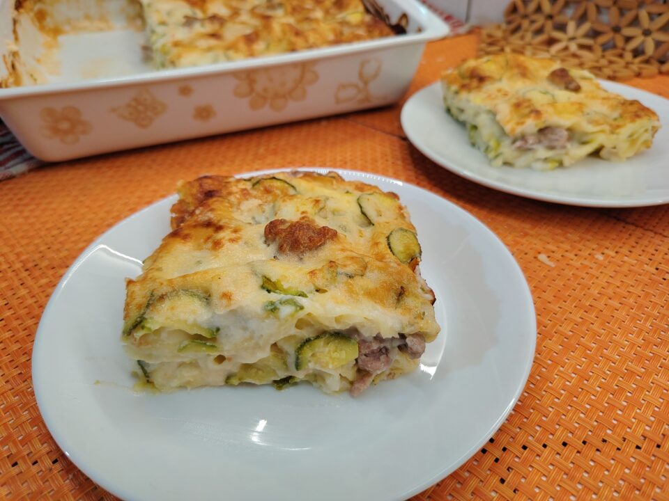 Lasagne con salsiccia e zucchine senza glutine. 