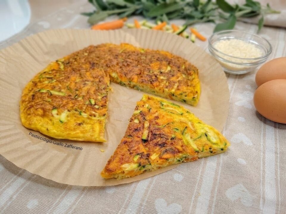 Frittata di zucchine e carote in friggitrice ad aria: pronta in 15 minuti.