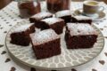Torta all'acqua al cacao in friggitrice ad aria