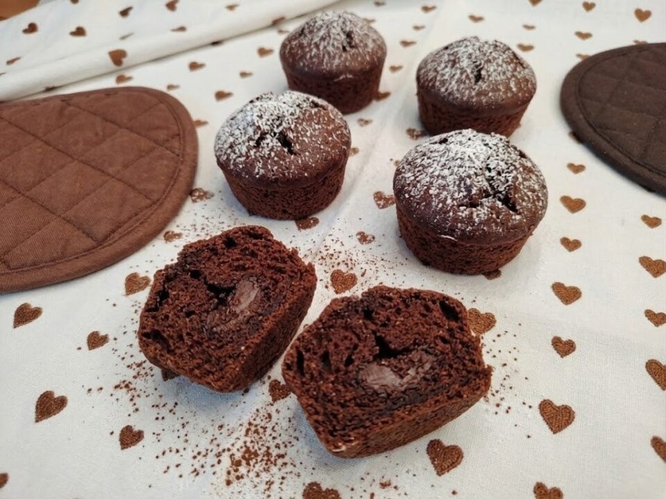 Mini Tortine Nuvola allo Yogurt e Cacao. 