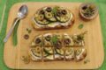Bruschette gustose con robiola e zucchine