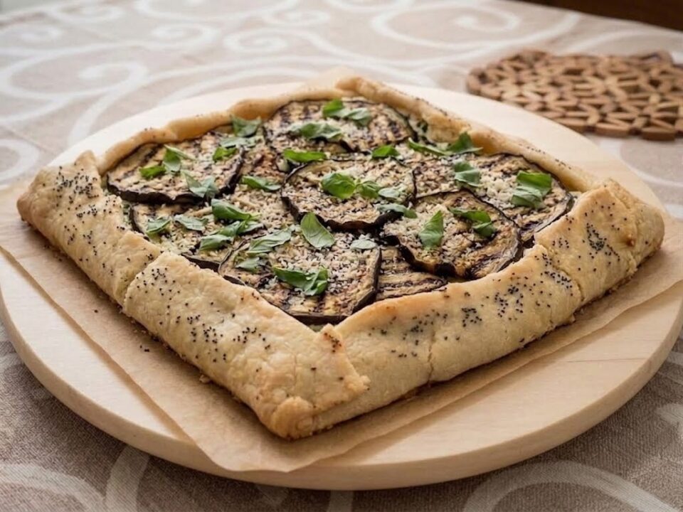 Torta salata con ricotta e melanzane (senza glutine).