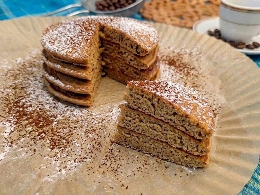 Pancake al caffè e ricotta (anche senza glutine). La bellezza di questa ricetta è che sono di una facilità disarmante e riescono sempre.