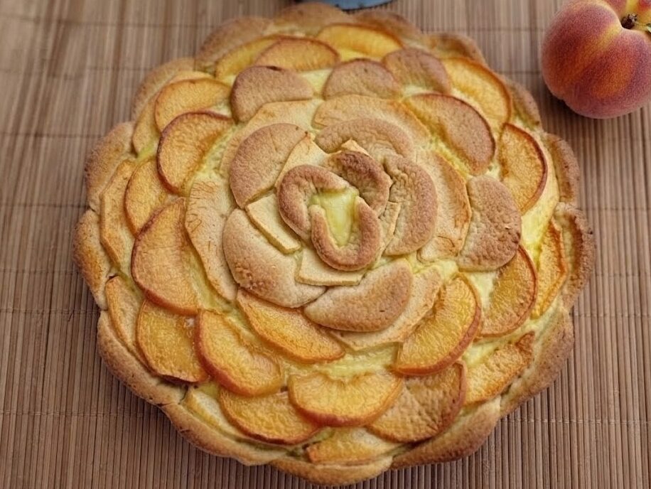Crostata con Crema Pasticcera e Pesche. 