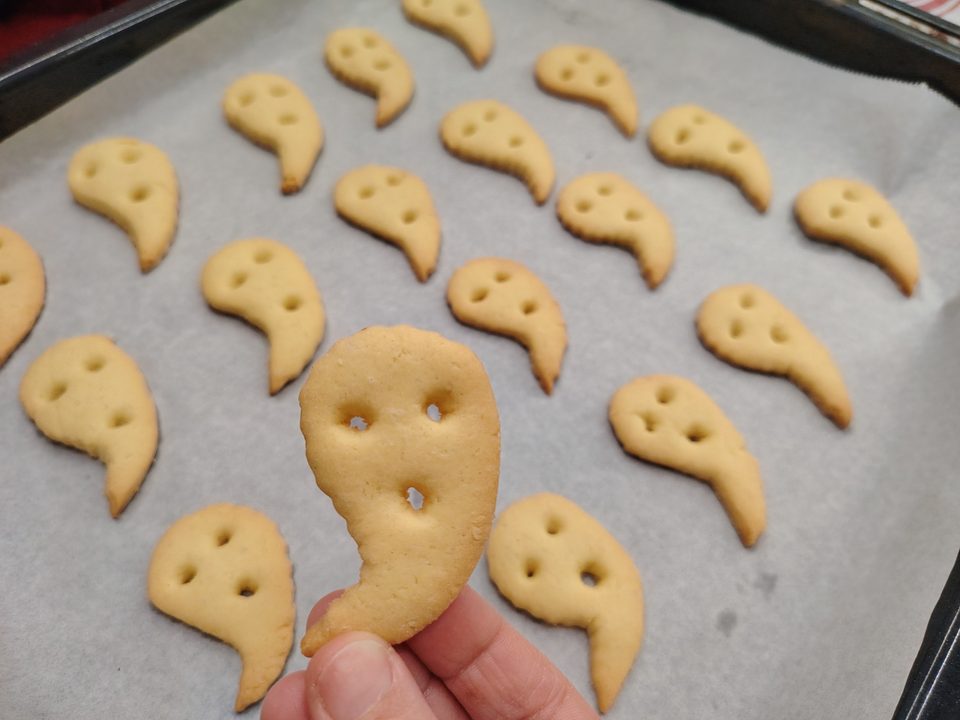 Fantasmini di frolla facili: ricetta divertente per Halloween.