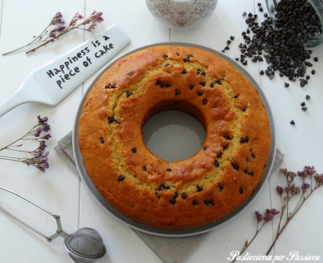 Ciambella allo yogurt con gocce di cioccolato