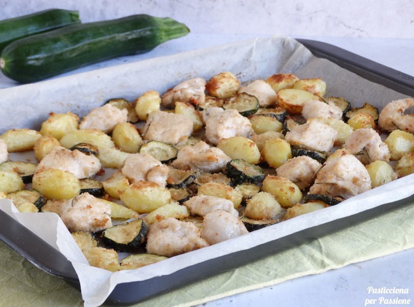 Bocconcini di pollo con patate e zucchine gratinati