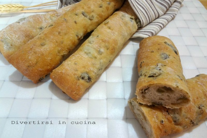Bastoncini di pane alle olive