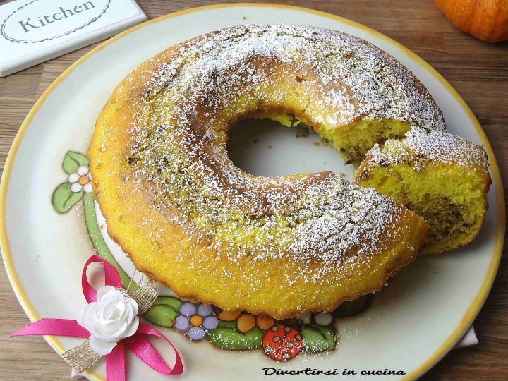 Ciambellone variegato con pan di stelle