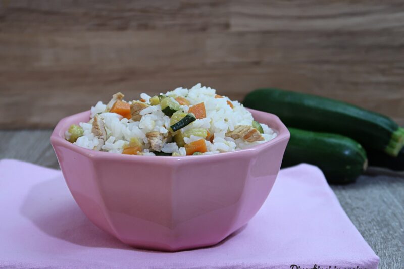 Insalata di riso con petto di pollo e verdurine