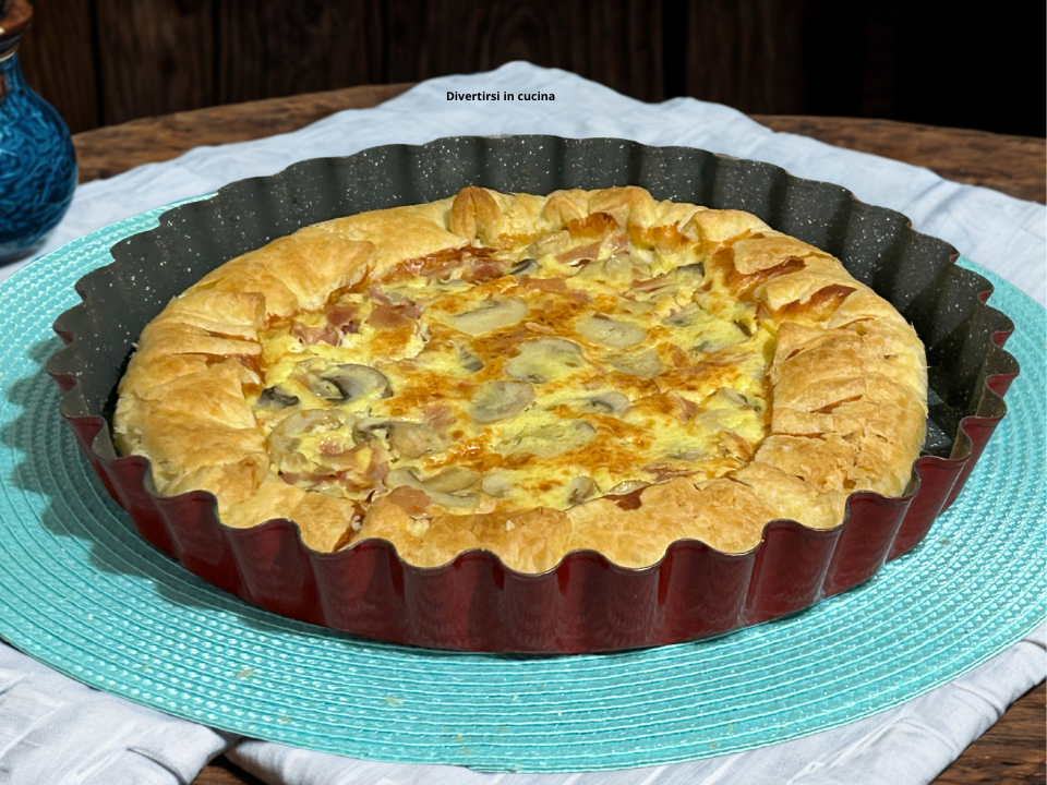 Torta salata con funghi e mortadella