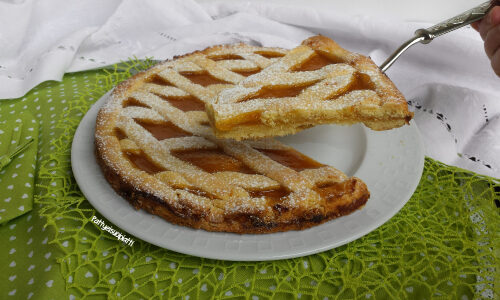 Crostata con confettura di pesche