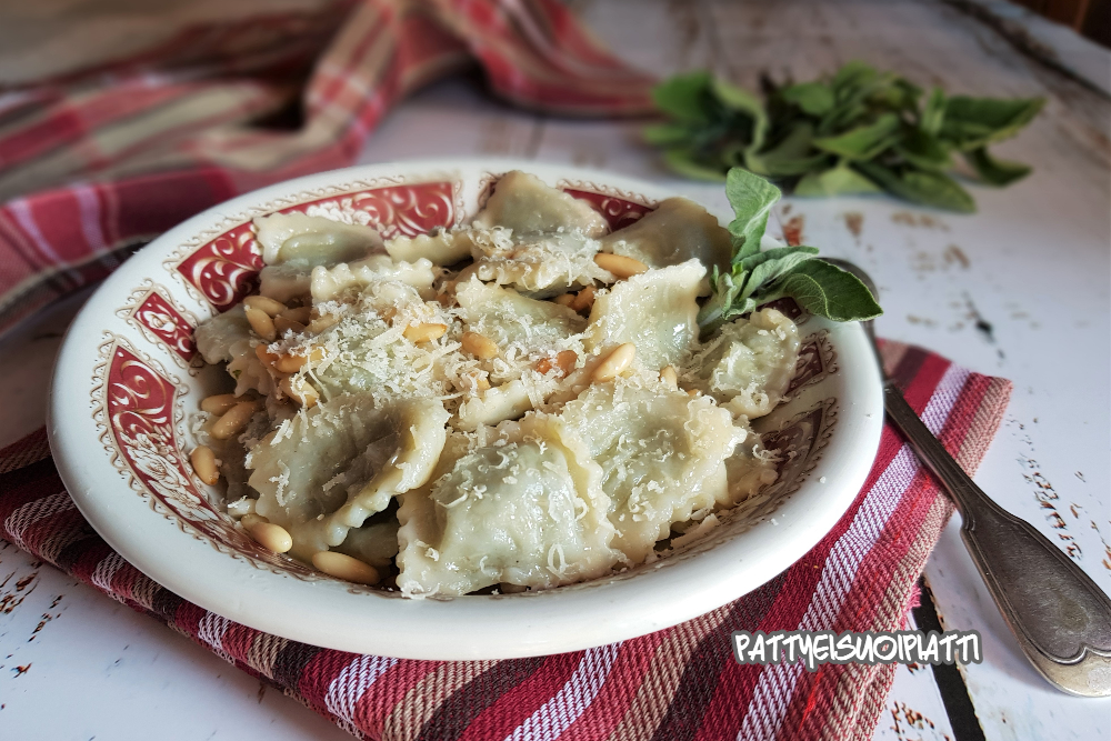 Ravioli Di Magro Ripieni Di Verdura E Ricotta Conditi Con Burro E Salvia