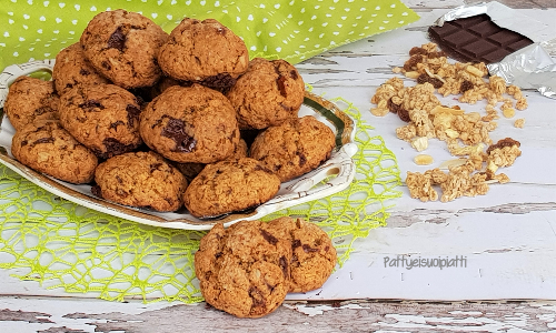 biscotti con muesli e cioccolato