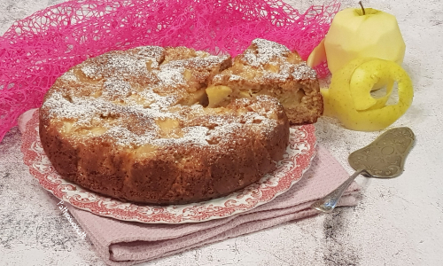 torta di mele con impasto fatto nella teglia di cottura