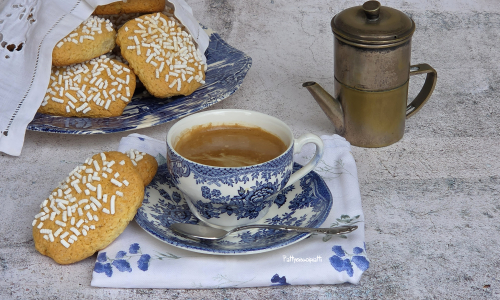 biscottoni da inzuppare nel latte