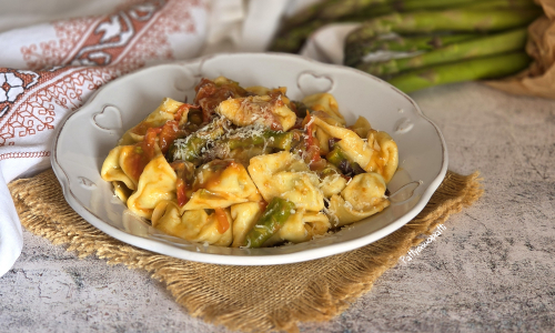 tortelloni con asparagi e ricotta