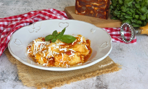 ravioli con ventricina e ricotta al pomodoro
