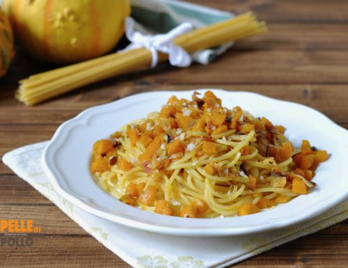 Spaghetti con zucca, pancetta affumicata e noci
