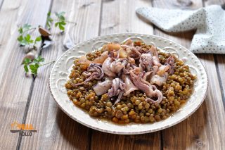 zuppetta con calamari e lenticchie
