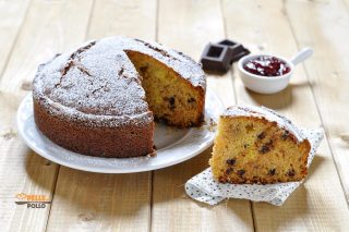 torta soffice con marmellata nell'impasto