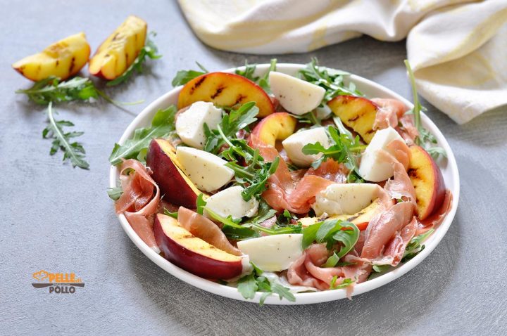 insalata con pesche crudo e mozzarella