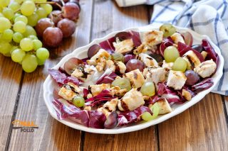 insalata di pollo con uva radicchio noci