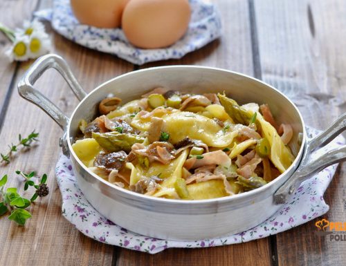 Ravioli di ricotta con asparagi e funghi