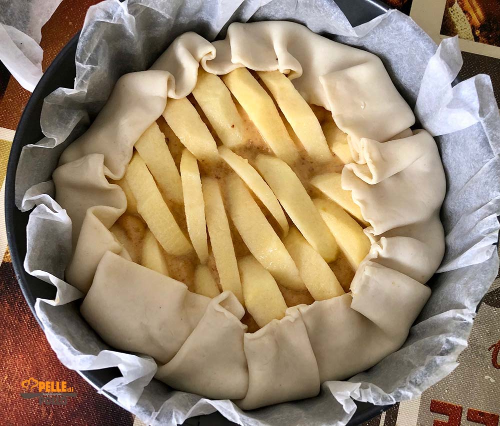 torta di mele in guscio di sfoglia