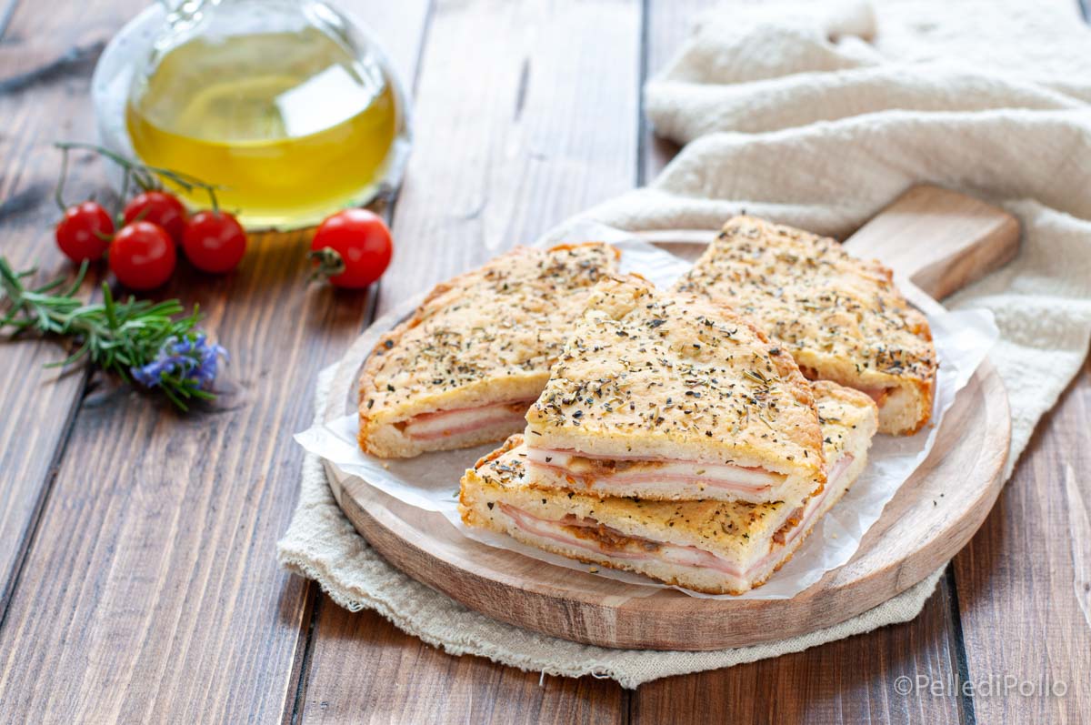Focaccia veloce ripiena con mortadella, provola e pomodori secchi