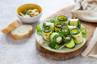 rotolini di zucchine e mozzarella