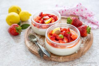 crema al cocco e limone con fragole